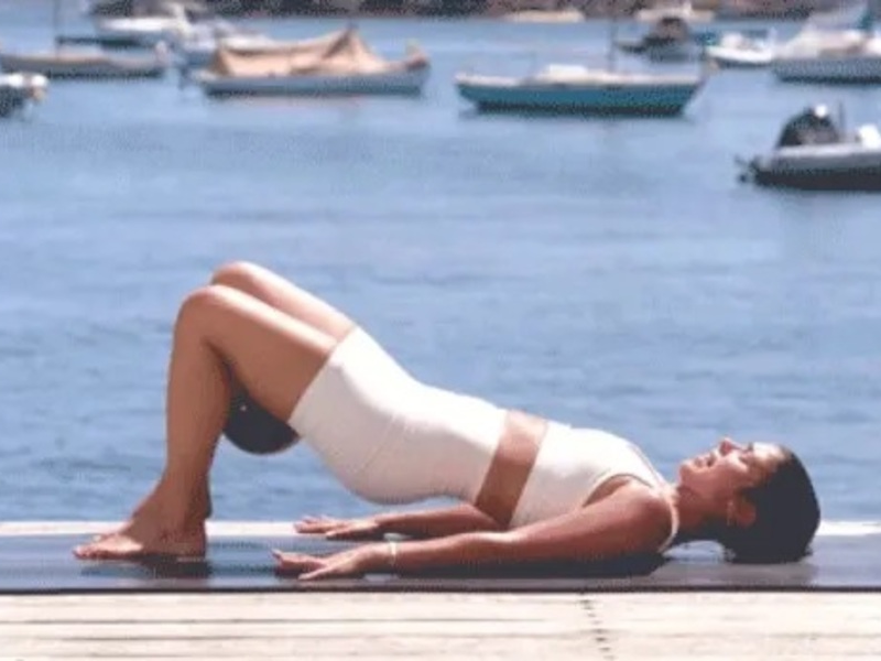 Bài tập Glute bridges with ball