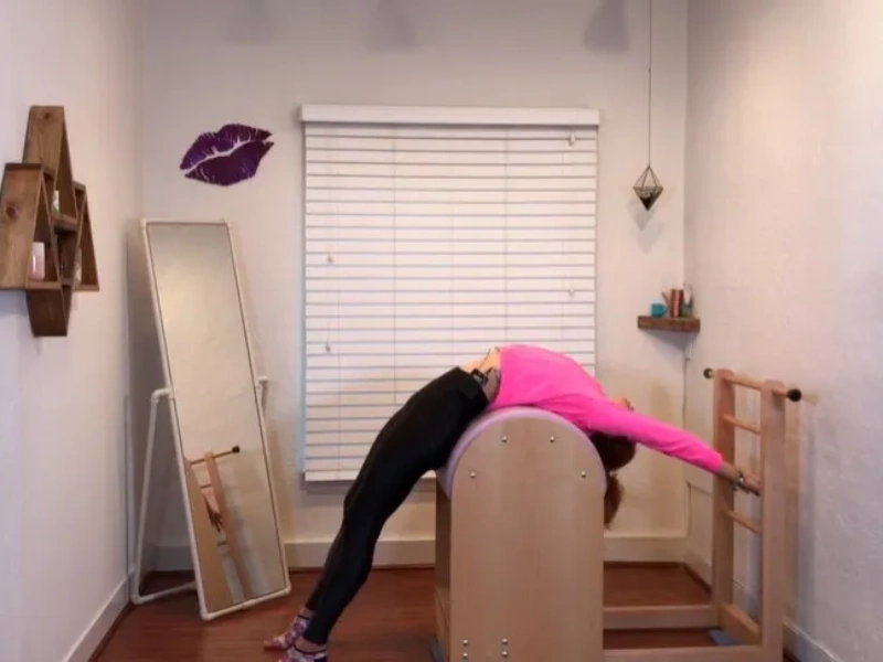 Bài tập Pilates với Ladder Barrel – Back Stretch