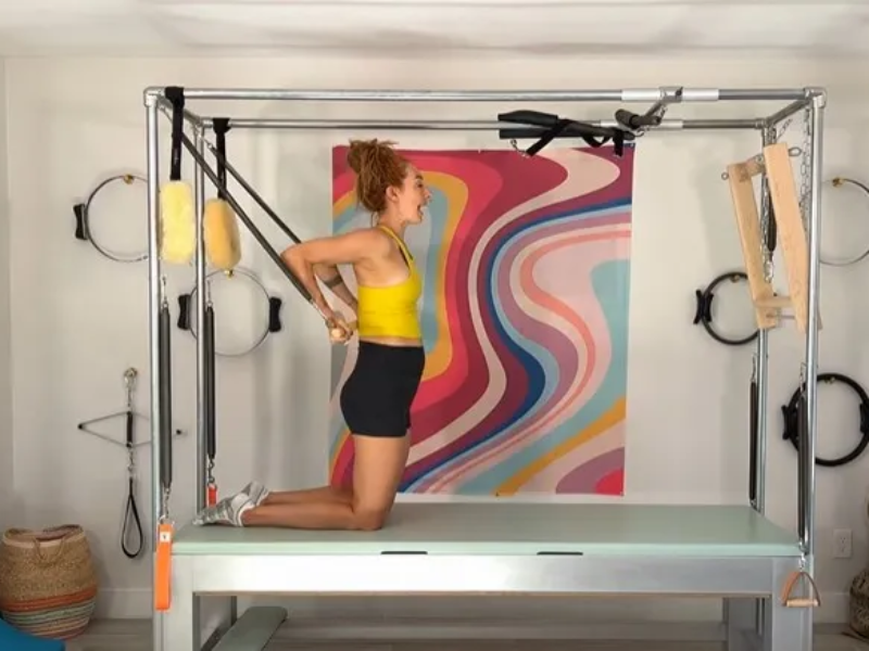 Bài tập Bài tập Pilates Kneeling Long Back Arms