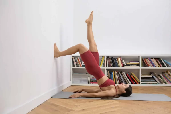 bai-tap-pilates-voi-tuong-1