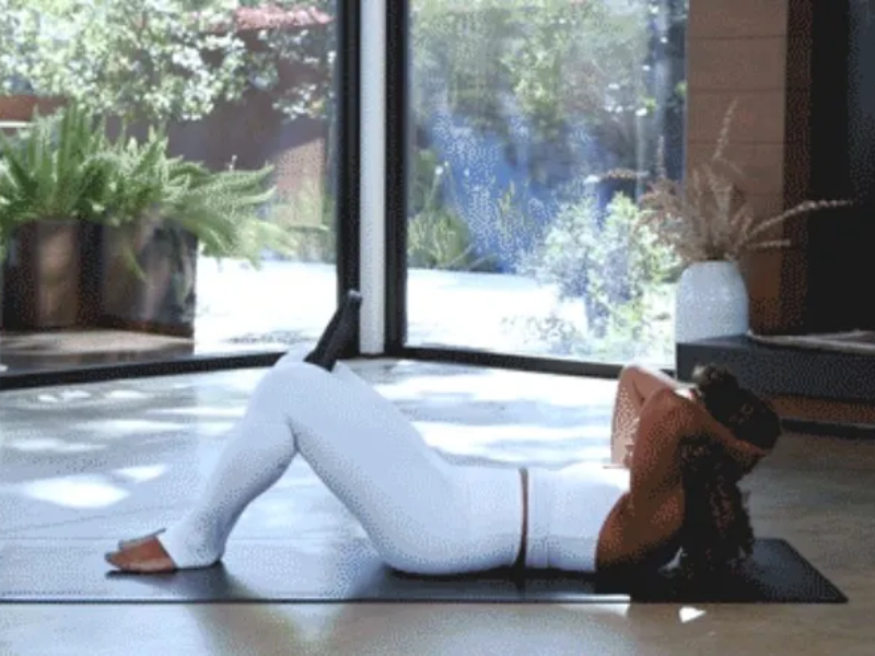 Bài tập Pilates Magic Circle Crunches