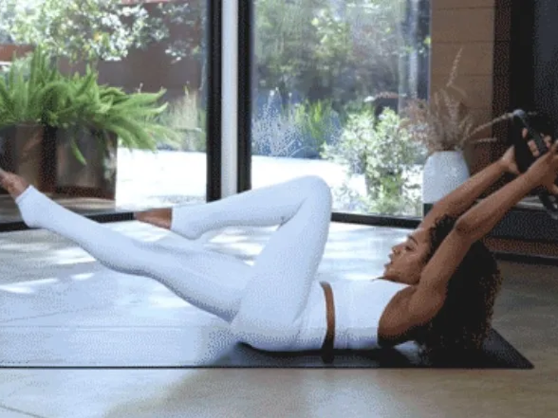 Bài tập Piltes Single Leg Stretch