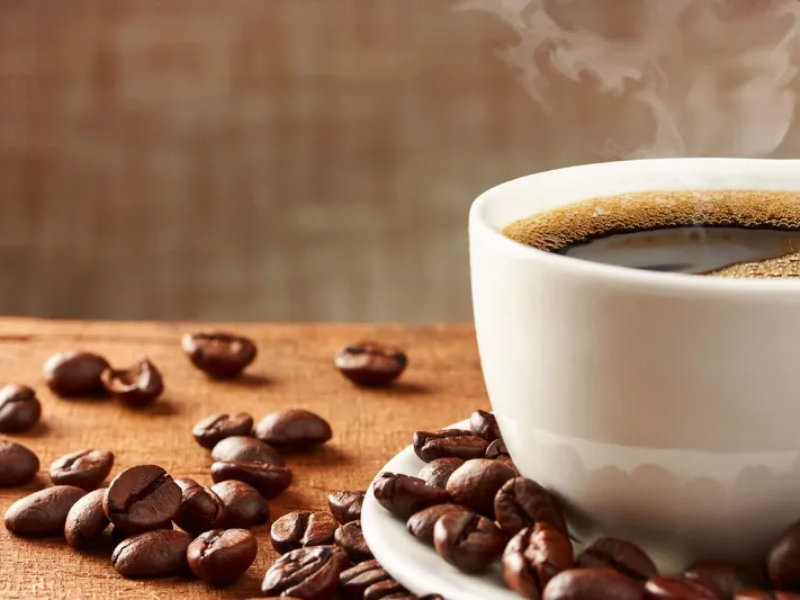 Hãy hạn chế uống caffeine trước khi đi ngủ
