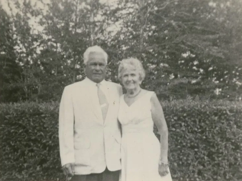 Joseph Pilates và người cộng sự Clara Zeuner