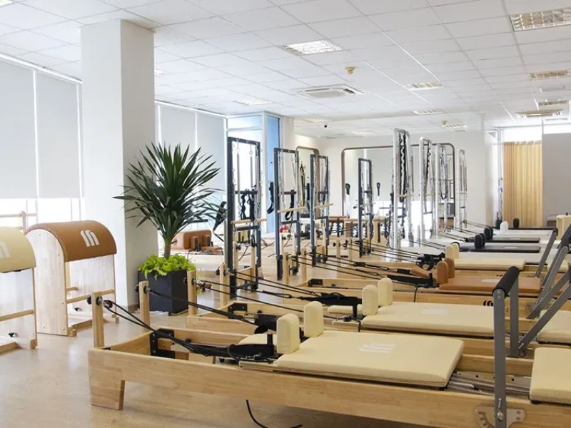 Phòng tập của MBS rộng rãi, thoáng mát, trang bị đầy đủ các dụng cụ tập luyện Pilates tiên tiến