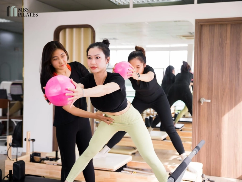 Giảng viên của MBS Pilates chuyên nghiệp, tận tâm, luôn sẵn sàng lắng nghe