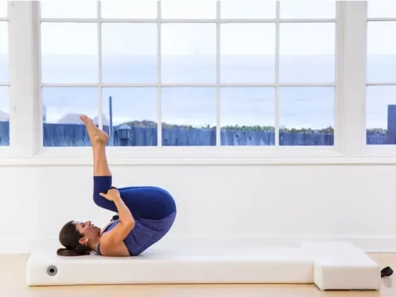 Bài tập Pilates Rolling Like a Ball