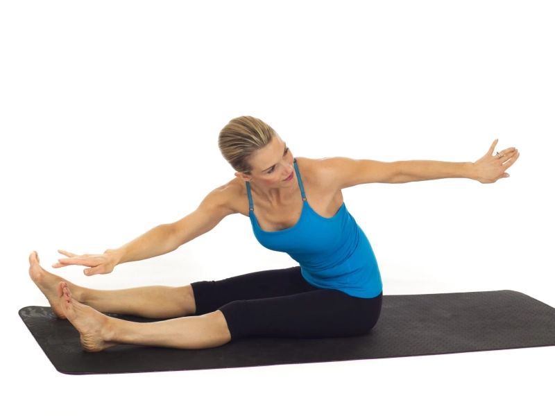 Bài tập Pilates The Saw