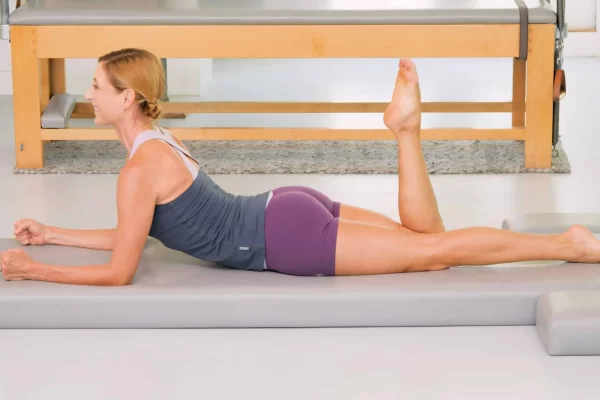 bai-tap-pilates-cho-mong-san-chac-4