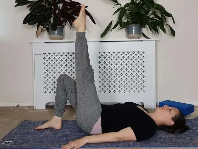 Tư thế Pilates One Leg Circle