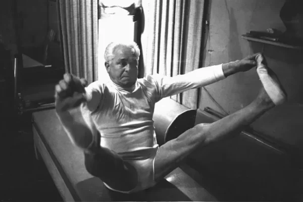 bai-tap-pilates-open-leg-rocker-3