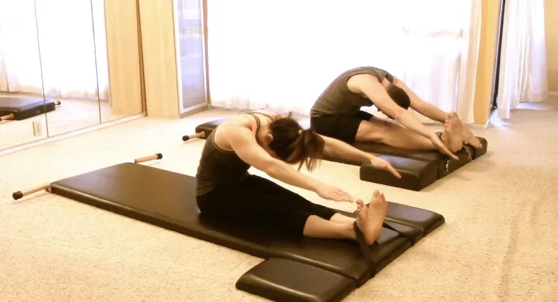 bai-tap-pilates-roll-up-4