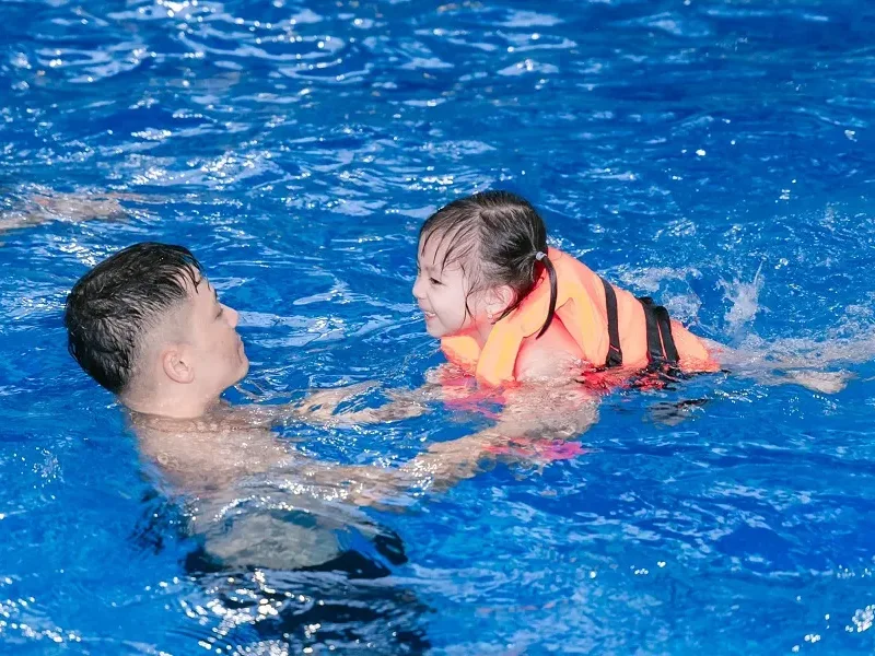 Bể Bơi Hạ Lý