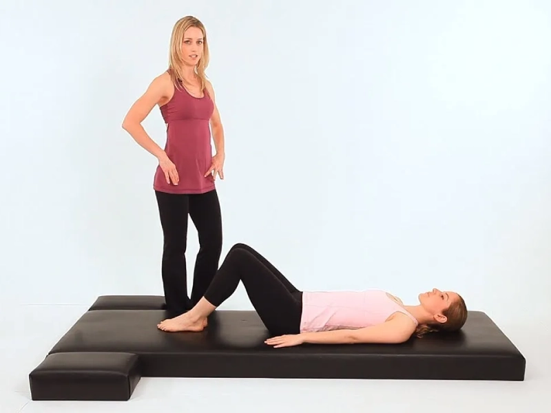 Động tác nghiêng khung chậu (Pelvic Tilt)