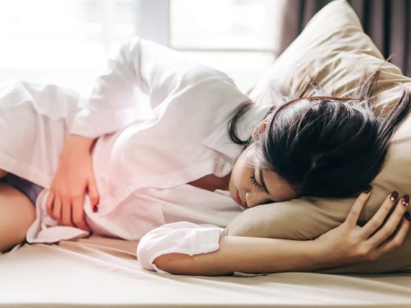 Đau bụng kinh là cảm giác đau tức vùng bụng dưới, thường xảy ra trước và trong kỳ kinh nguyệt