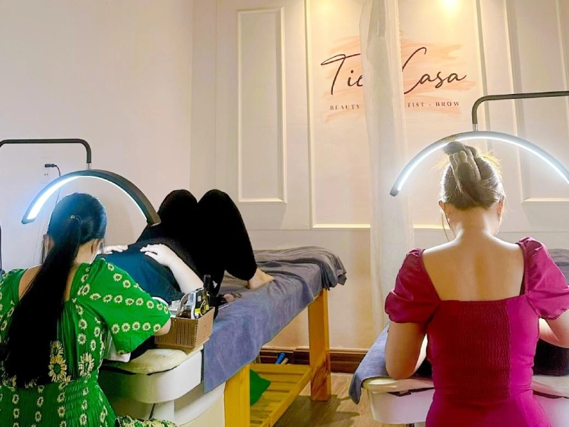 Tien Casa là một trong những tiệm nối mi, uốn mi 3D đẹp ở Sài Gòn.