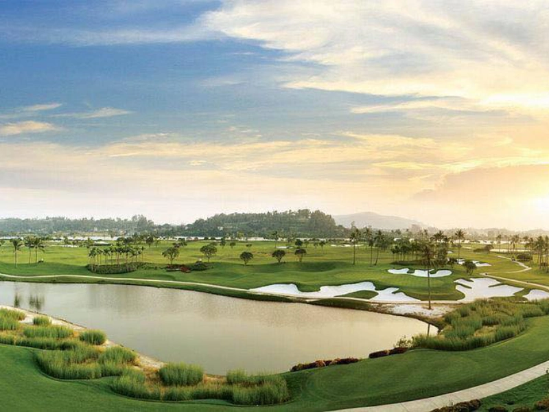 Sân Golf Vân Trì.