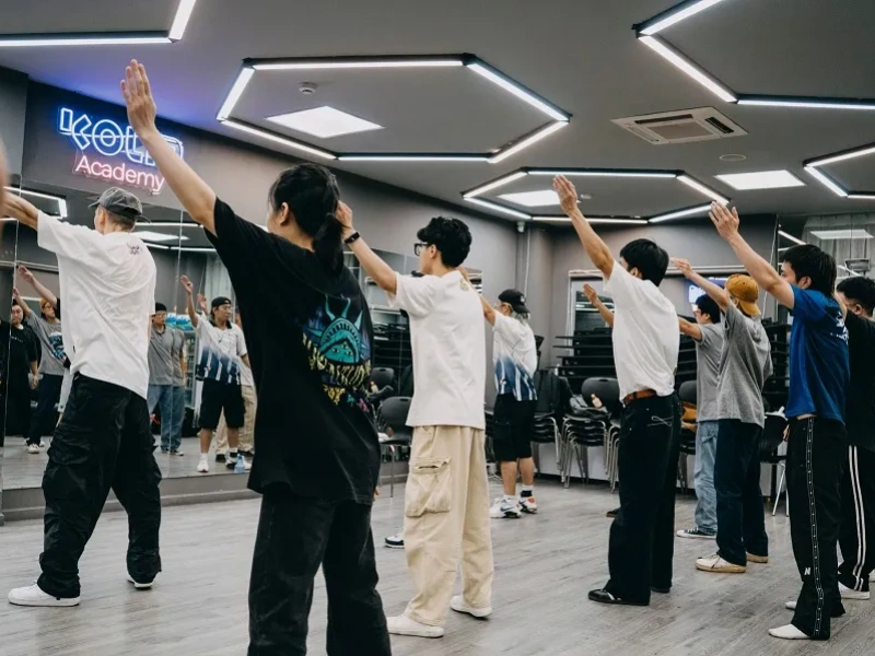 Học nhảy hiện đại tại học viện Milky Way Crew