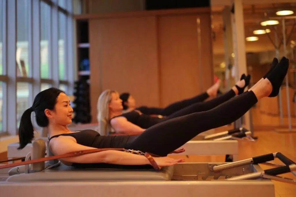 bai-tap-pilates-hundred-tren-reformer-4