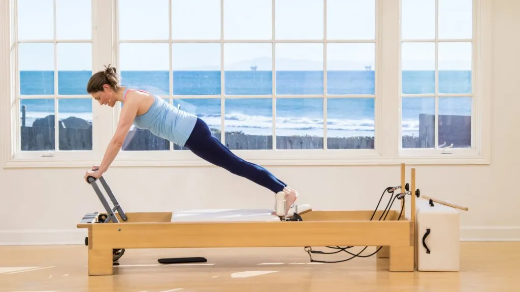 bai-tap-pilates-long-stretch-tren-reformer-3