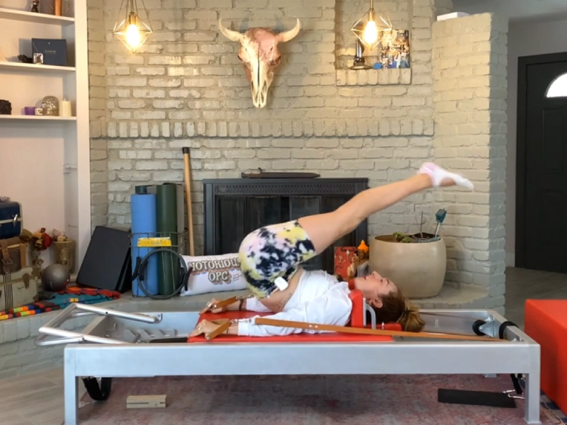 Các bước thực hiện bài tập Pilates Overhead trên Reformer 