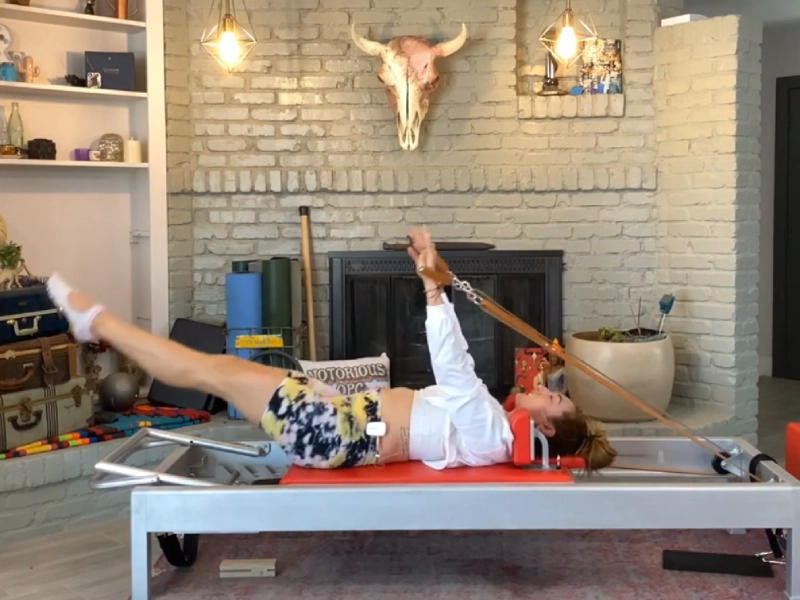 Các bước thực hiện bài tập Pilates Overhead trên Reformer