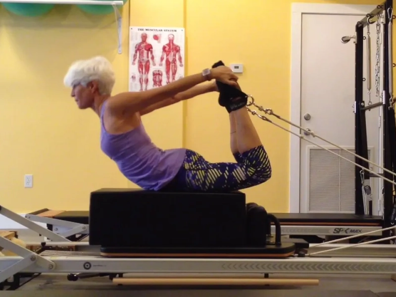 Bài tập Rocking trên Reformer