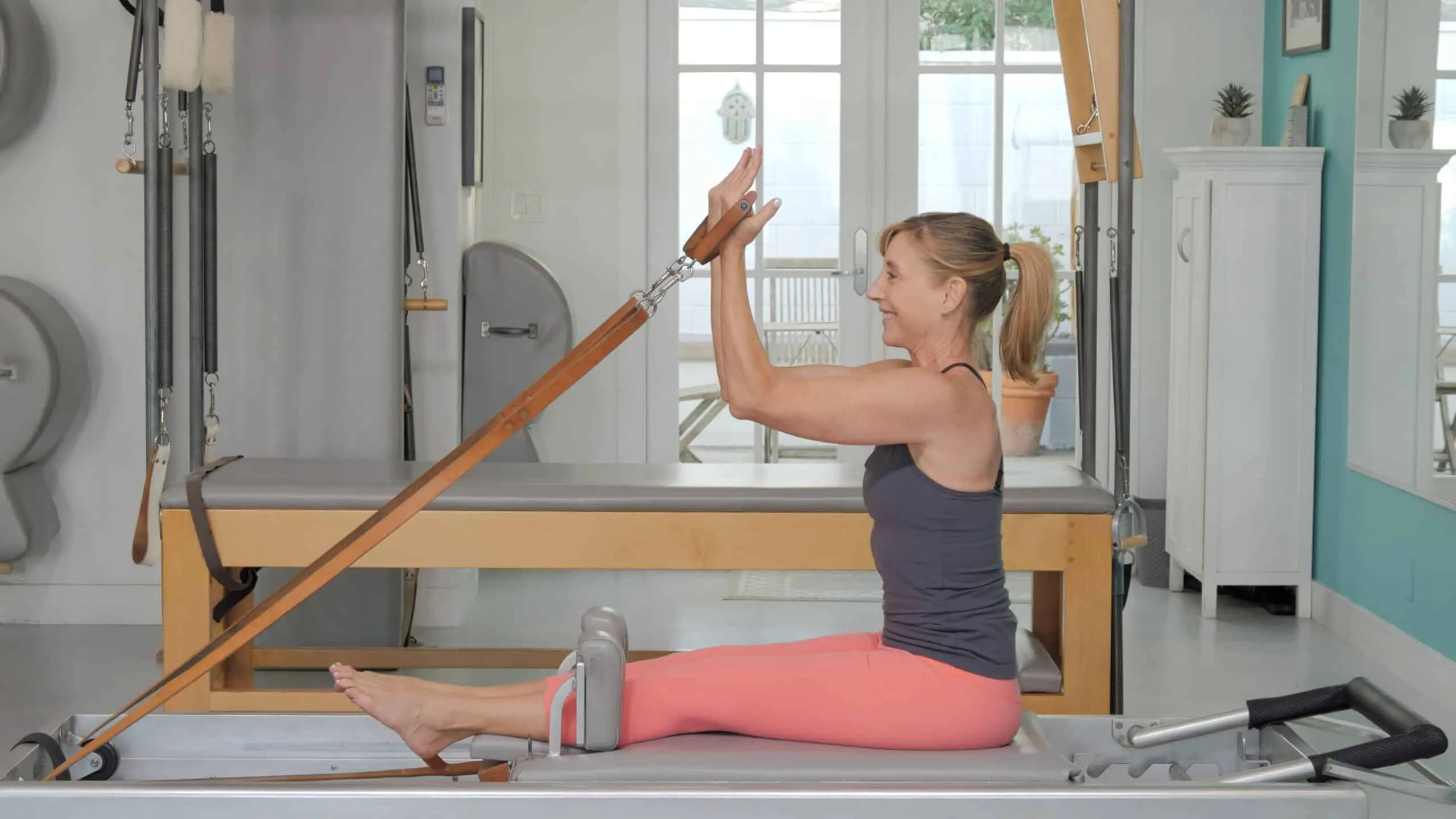 bai-tap-pilates-rowing-tren-reformer-3