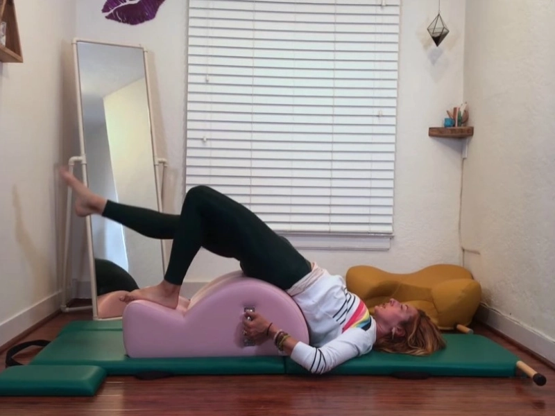 Làm thế nào để thực hiện bài tập Pilates Shoulder Bridge?