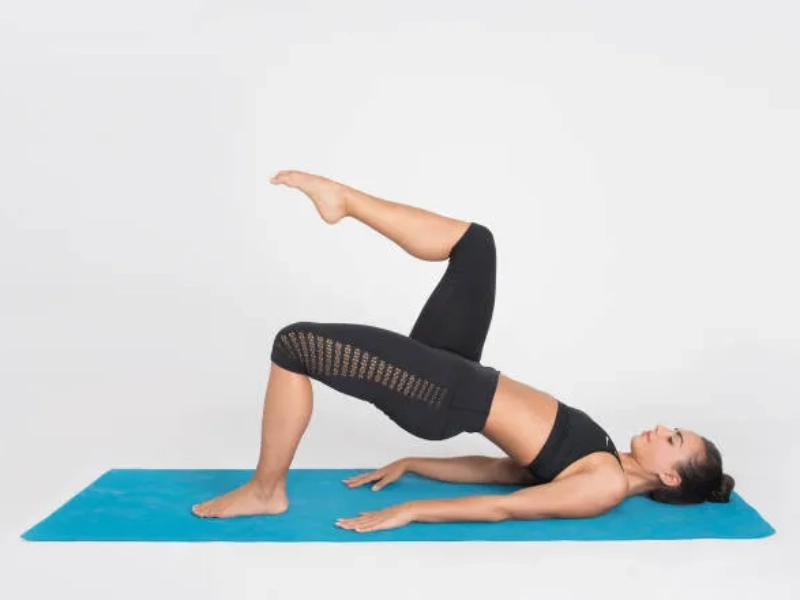 Làm thế nào để thực hiện bài tập Pilates Shoulder Bridge?
