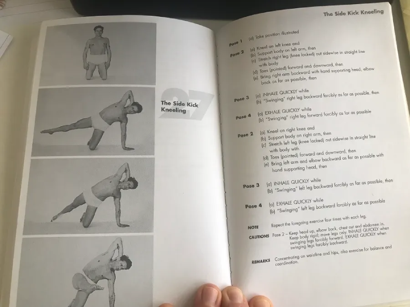 Side Kick Kneeling là một trong 34 bài tập Pilates nguyên bản