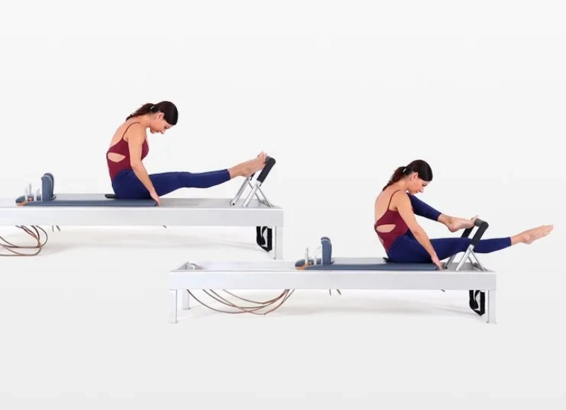Cách thực hiện bài tập Stomach Massage trên Reformer