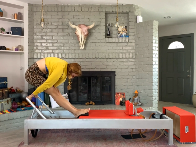 Hướng dẫn cách thực hiện Pilates Tendon Stretch trên Reformer