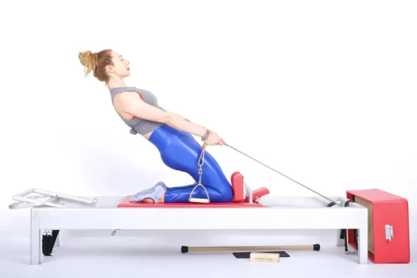 bai-tap-pilates-thigh-stretch-tren-reformer-1