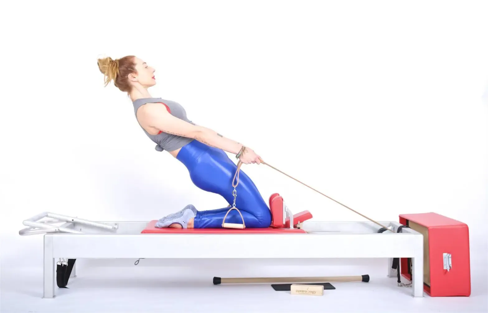 bai-tap-pilates-thigh-stretch-tren-reformer-1