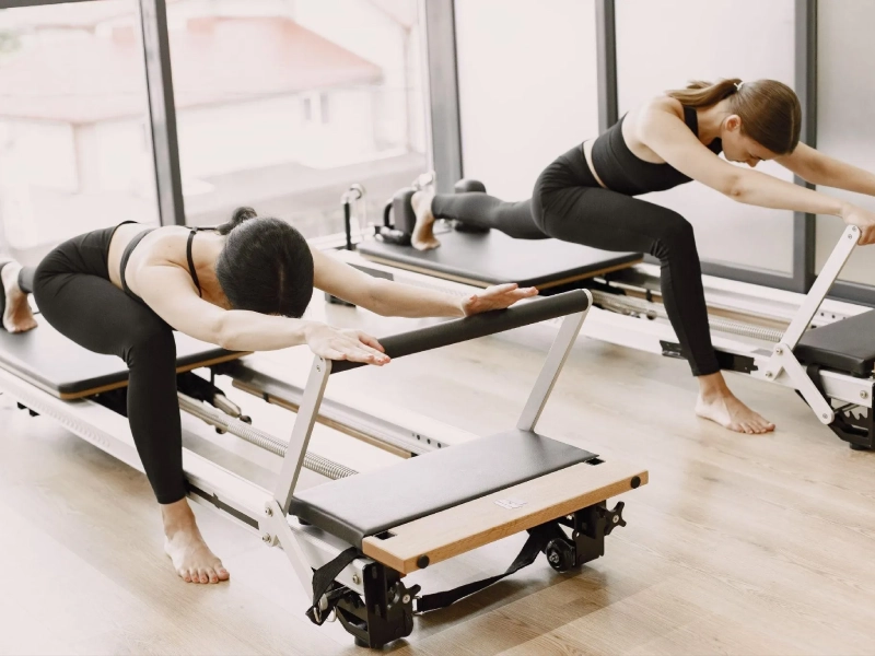 Máy tập Pilates Reformer.