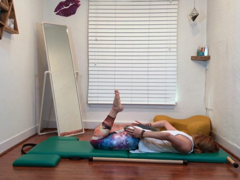 Tổng quan về bài tập Pilates Double Leg Kick