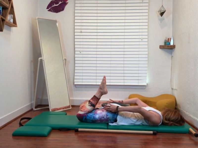 Tổng quan về bài tập Pilates Double Leg Kick