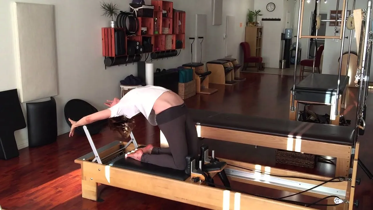 bai-tap-pilates-backbend-after-thigh-stretch-tren-reformer-2