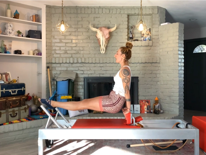 Hướng dẫn chi tiết cách thực hiện bài tập Pilates Control Push Ups Back trên Reformer