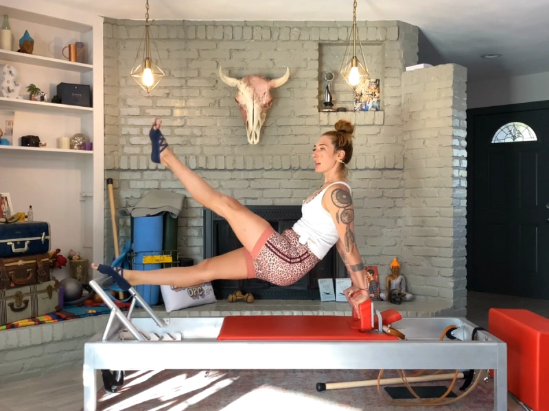 Hướng dẫn chi tiết cách thực hiện bài tập Pilates Control Push Ups Back trên Reformer