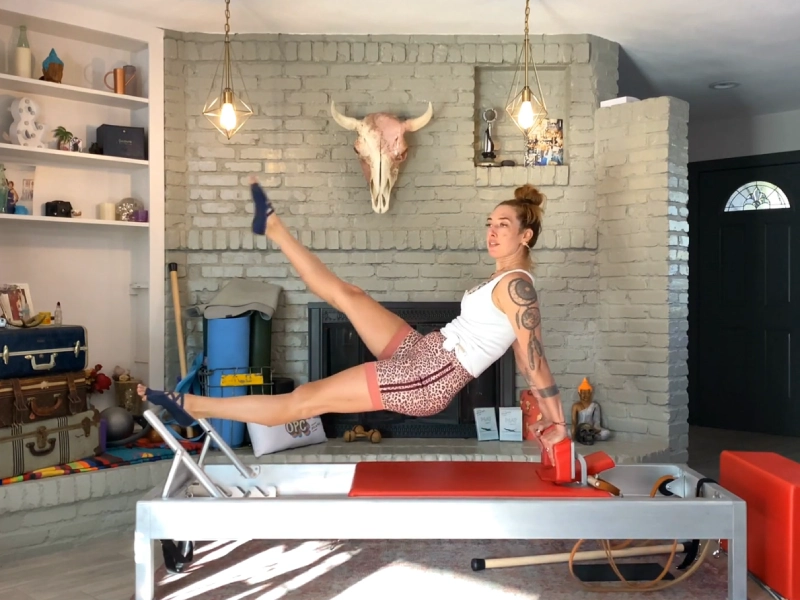 Hướng dẫn chi tiết cách thực hiện bài tập Pilates Control Push Ups Back trên Reformer