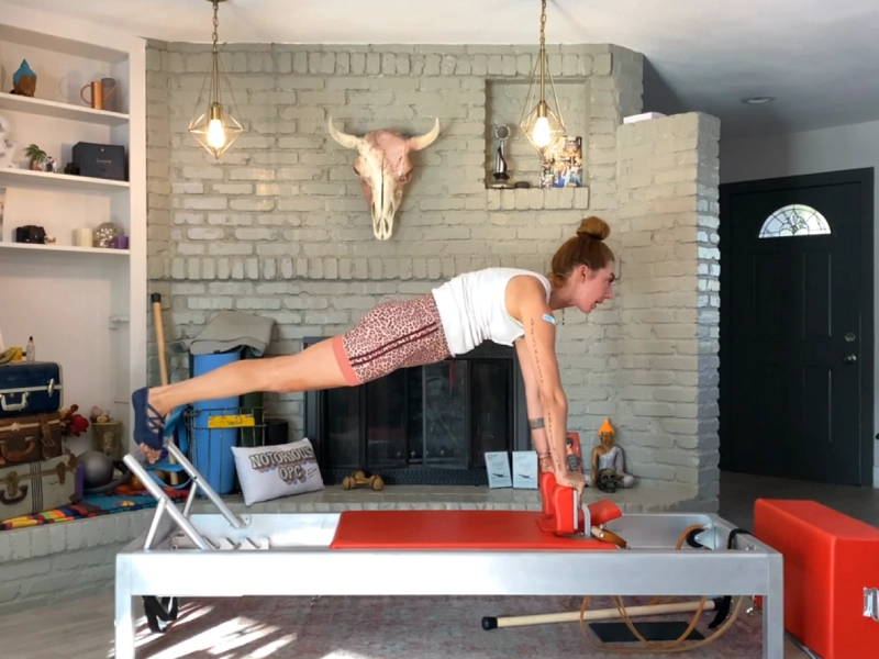 Các bước thực hiện Control Push Ups Front trên Reformer.