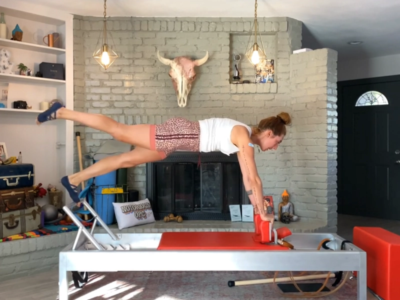 Các bước Các bước thực hiện Control Push Ups Front trên Reformer.
