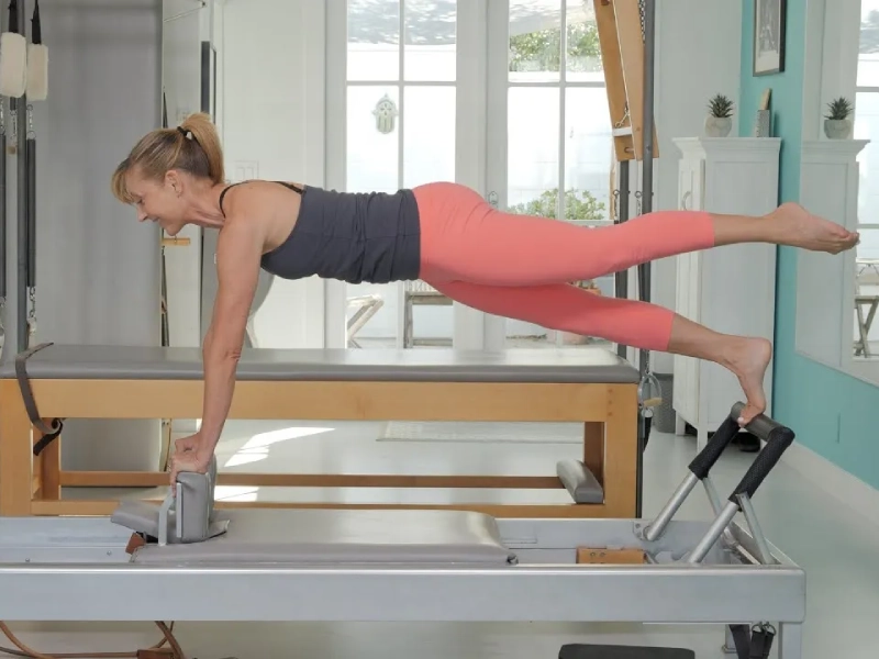 Lợi ích của bài tập Control Push Ups Front trên máy tập Reformer