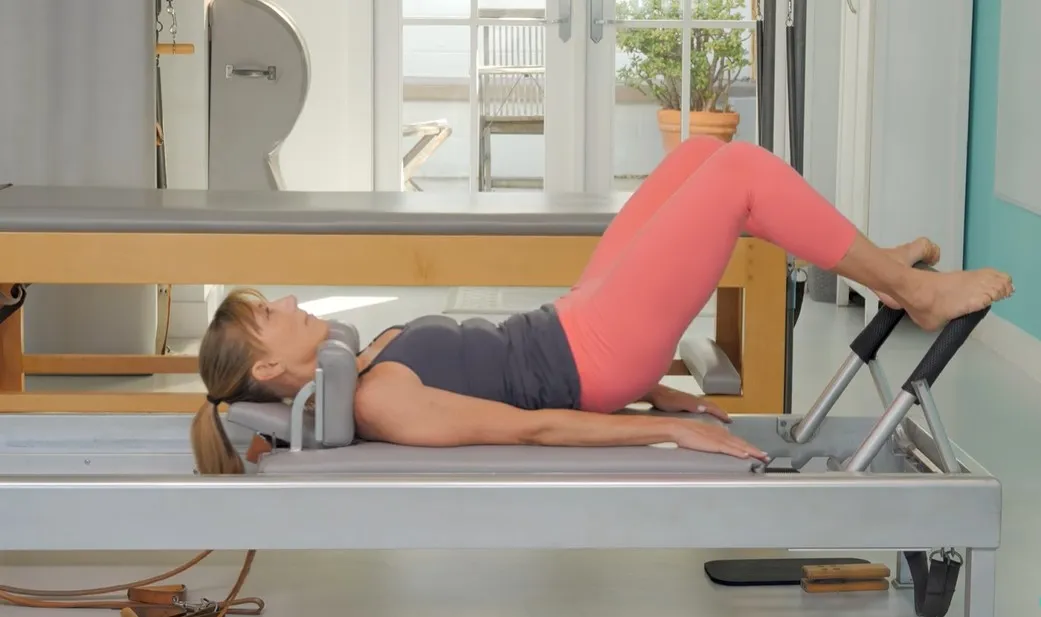 bai-tap-pilates-pelvic-lift-tren-reformer-2