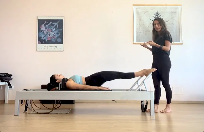 bai-tap-pilates-pelvic-lift-tren-reformer-3