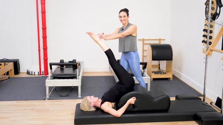 bai-tap-pilates-roll-over-tren-spine-corrector-2