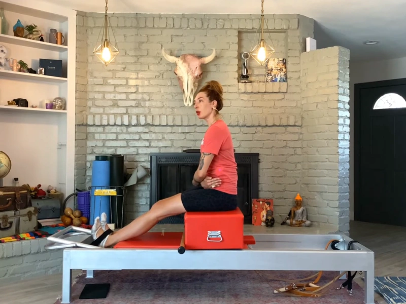 Hướng dẫn thực hiện Pilates Round Back trên Reformer