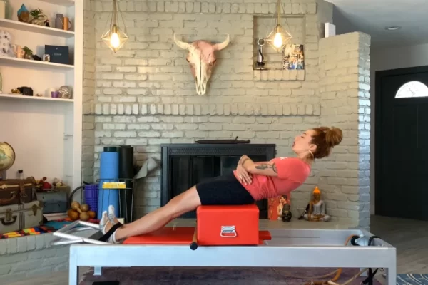 Hướng dẫn thực hiện Pilates Round Back trên Reformer
